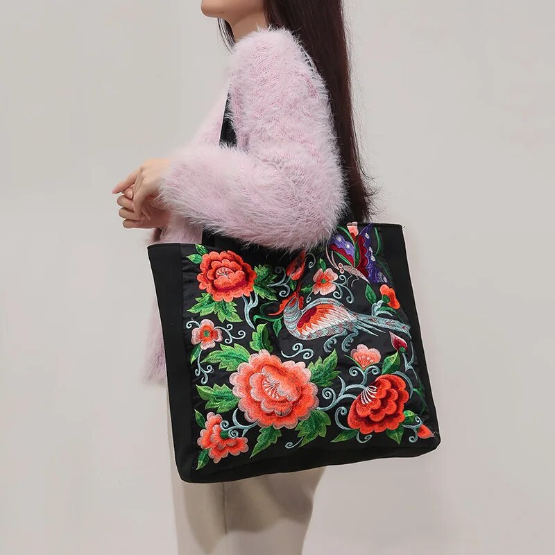 Ingleiv | Embroidered tote bag with artistic expression