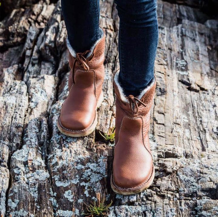 GUINEVERE – COZY LACE-UP BOOTS